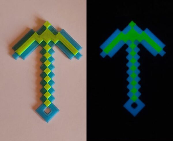 Photos Pioche jaune et bleu porte clés